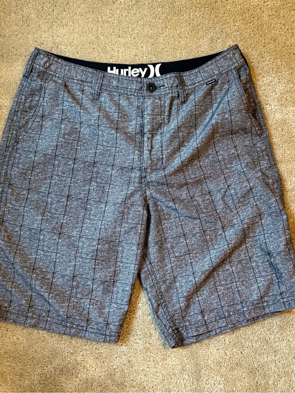 Hurley Mens 32 grey & black checkered Plaid shorts: Skater casual y2k streetwear